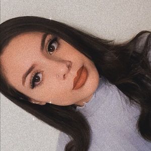 Meet your Posher, Paola